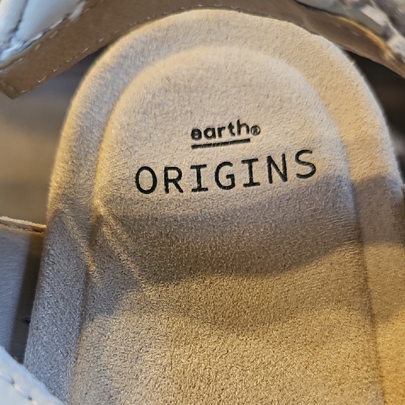 Earth Origins Women's Cream Sandals - Picture 2 of 7